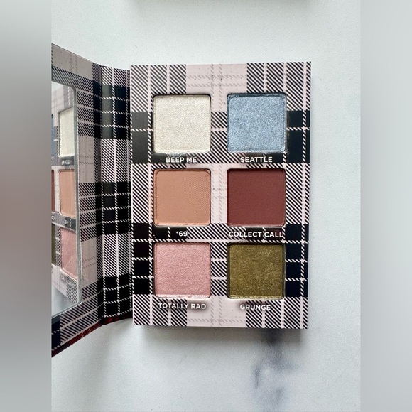 Urban Decay Decades Eyeshadow Set — 3 Palettes (70s, 90s, 00s) NIB - Picture 8 of 11